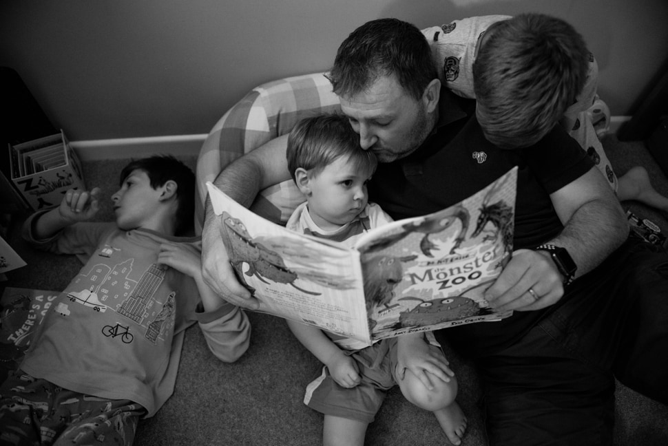 bedtime stories, family photo session, family photography, reading with children