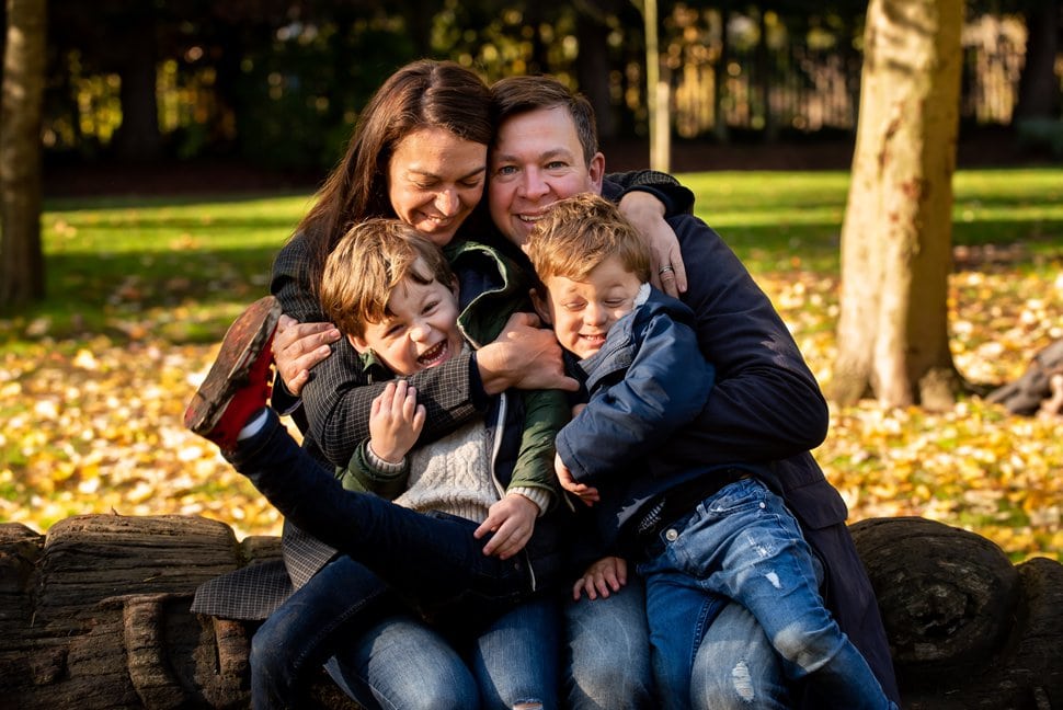 family photoshoot cuddles with gorgeous family of four