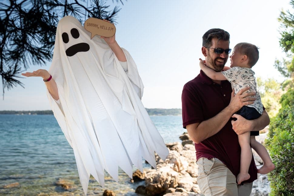 ghost in family photos, exist in family photos